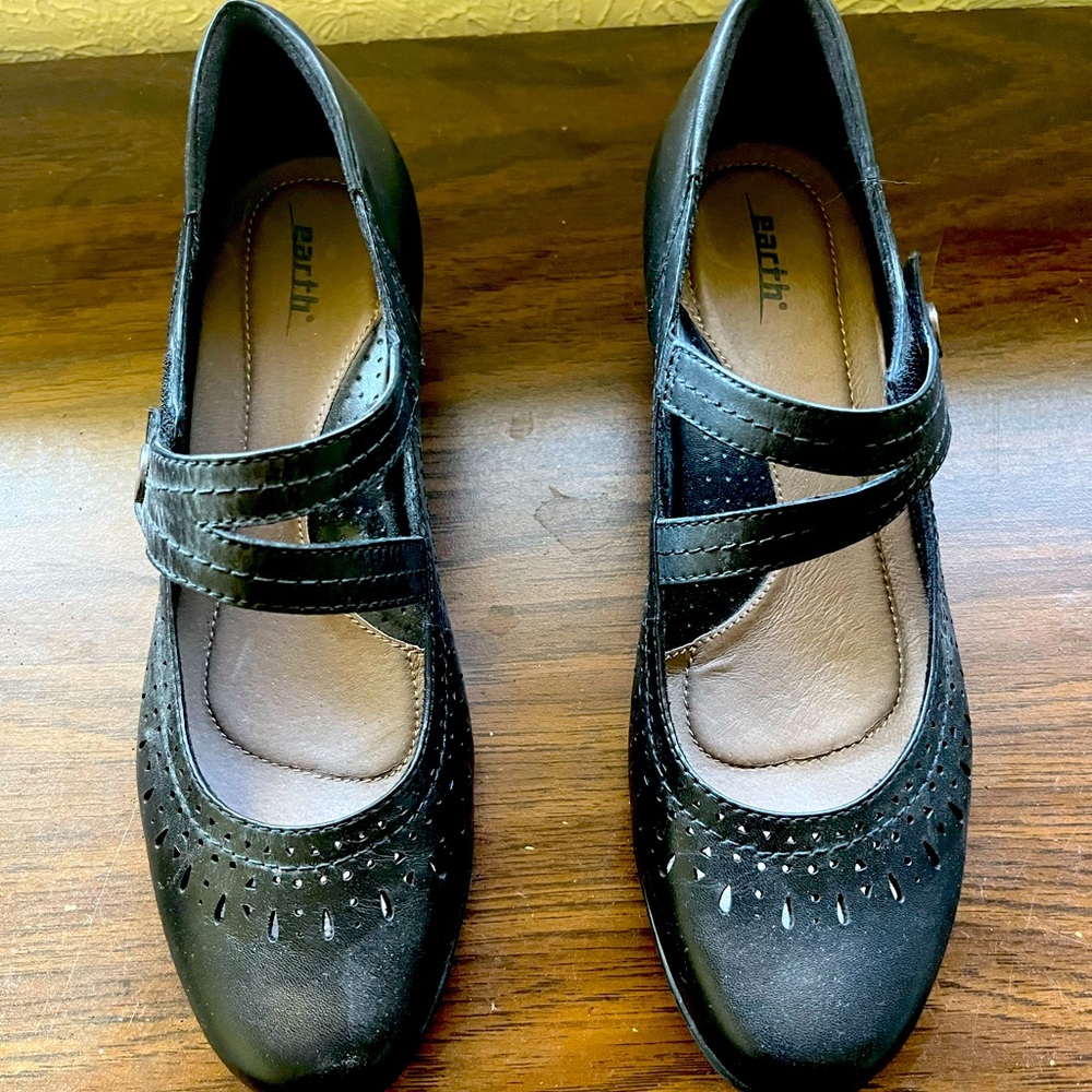 Leather padded dress shoes